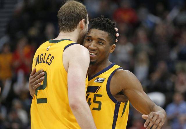 入场观众佩 入场观众佩